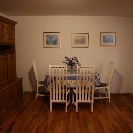 Acacia Apartment
